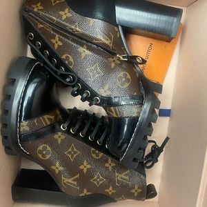 Authentic Louis Vuitton boots size 7.5